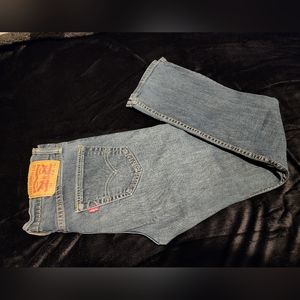Levi Strauss 30x32 slim straight jeans